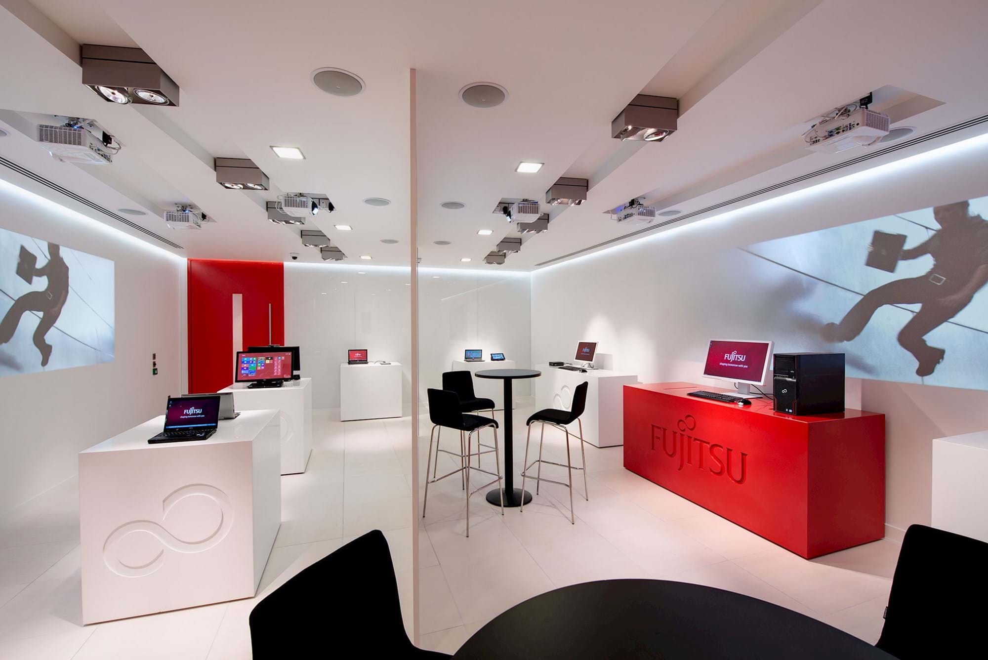 Modus Workspace office design, fit out and refurbishment - LON 22 Innovation Centre - Fujitsu 05 highres sRGB.jpg