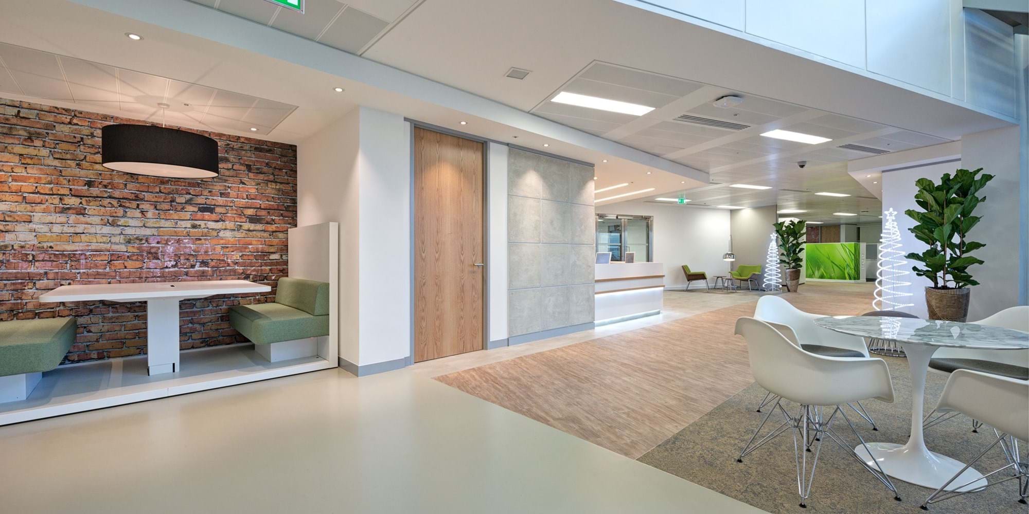 Modus Workspace office design, fit out and refurbishment - Reed Elsevier - Breakout - Reed Elsevier 03 darker highres sRGB.jpg