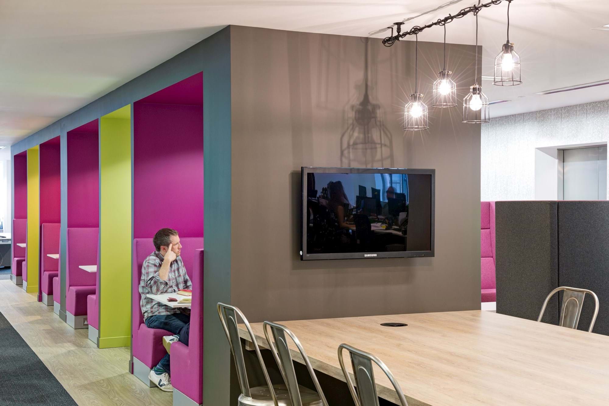 Modus Workspace office design, fit out and refurbishment - Zenith Optimedia - Booths - Zenith Optimedia 10 highres sRGB.jpg