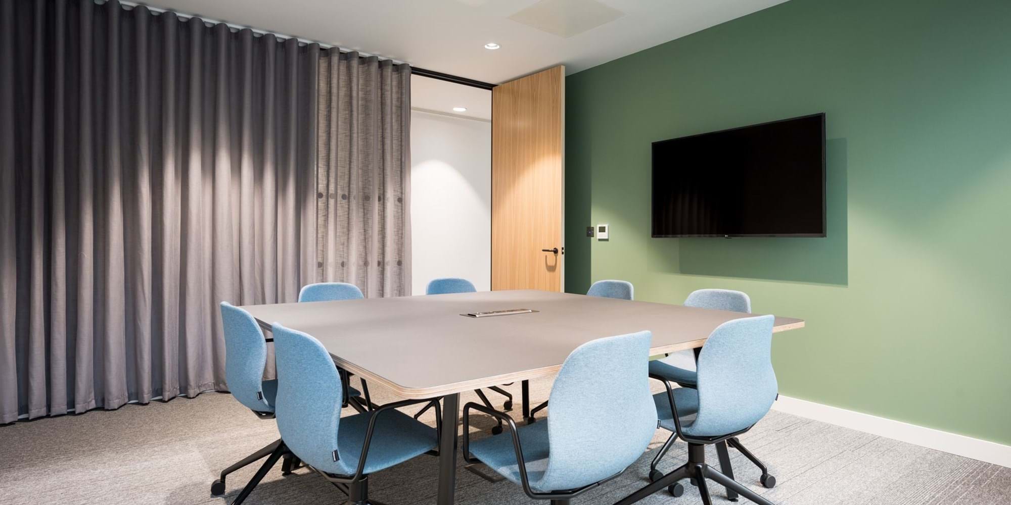 Modus 70NOX Meeting Room